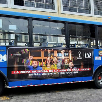 Mundial-Qatar-2022-Teleamazonas-Vladimir-Zambrano-Bus-Lateral